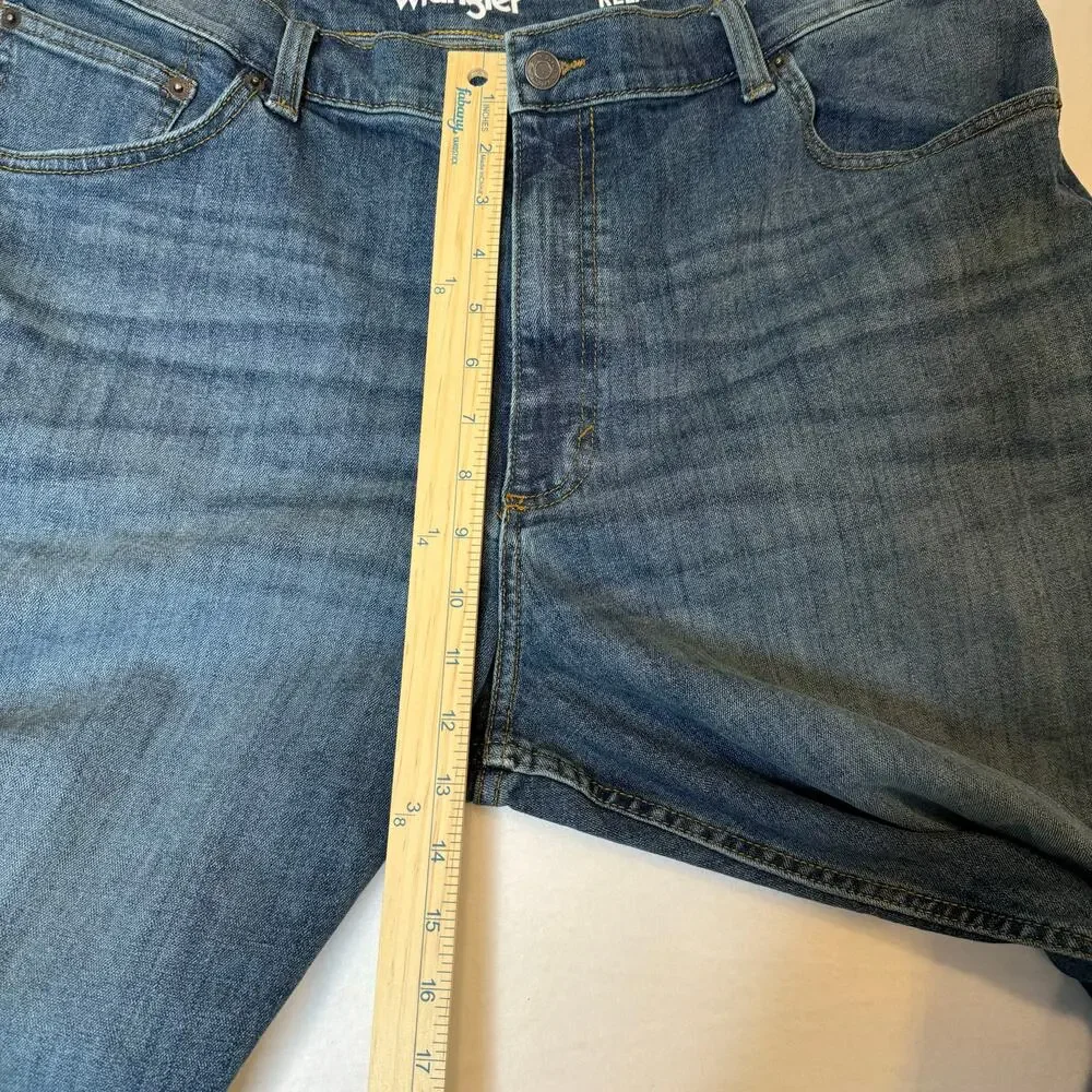 Wrangler Relaxed Fit Mens 38x30 Medium Wash 10mgw15ma 5 Pocket Zipper Fly EUC - Picture 7 of 8